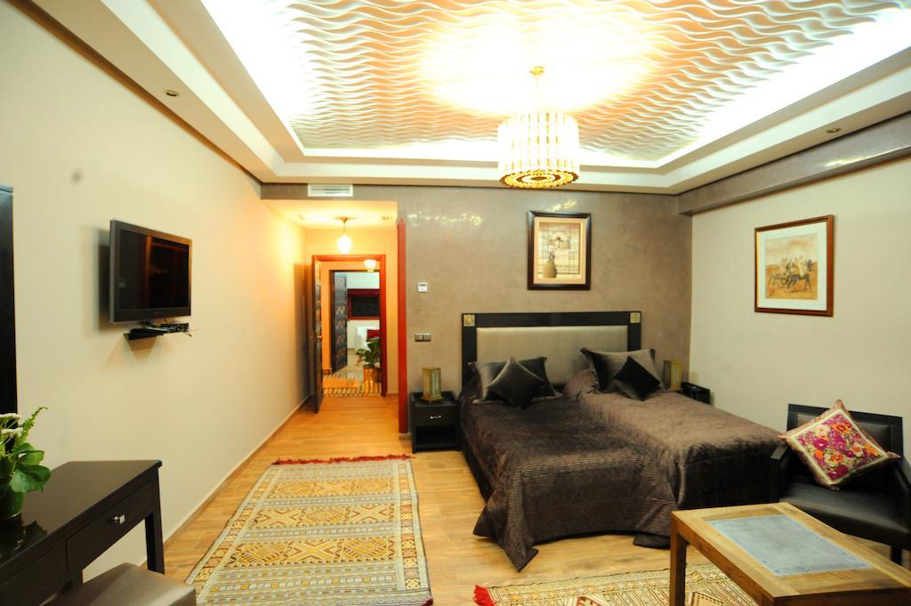 Collier De La Colombe Hotel Meknes Room photo